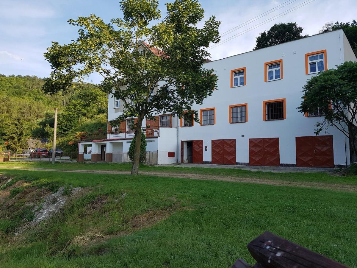 Penzion Na Pracharne Kladruby  ภายนอก รูปภาพ