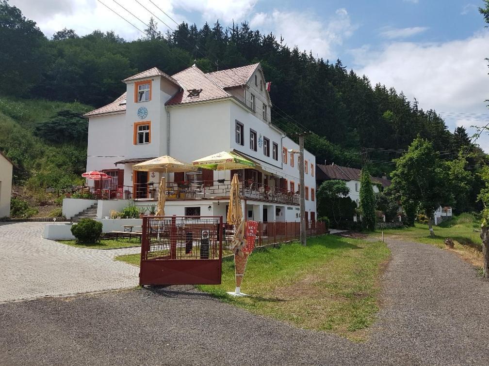 Penzion Na Pracharne Kladruby  ภายนอก รูปภาพ