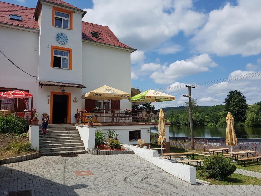Penzion Na Pracharne Kladruby  ภายนอก รูปภาพ